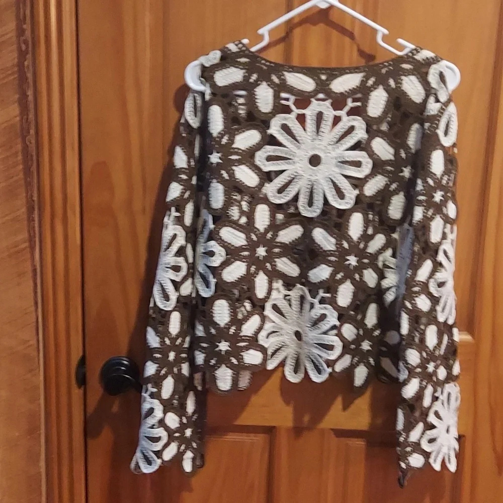 POL Brown and White Floral Crochet Top - Picture 2 of 3